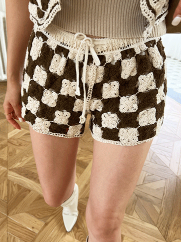 6155 Check Crochet Shorts