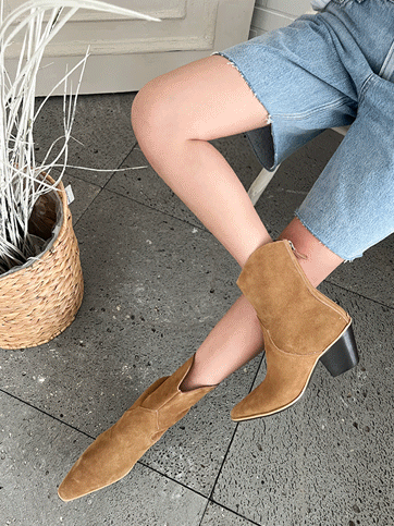 6278 Western Suede Boots
