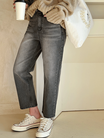8208 Tapered Washed Jeans