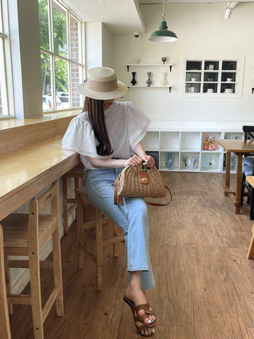 9838 Ruffled Round Neck T-Shirt