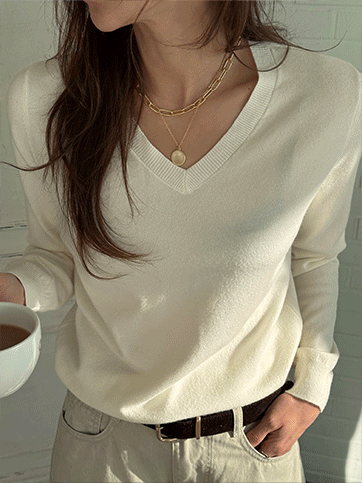 에온브 브이넥니트