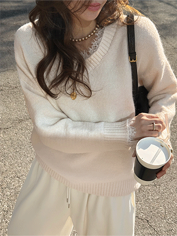 커엘비 레이스브이넥니트