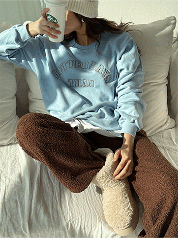 라크울 자수맨투맨