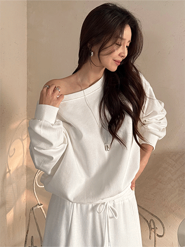 아타쥬 오프숄더맨투맨스커트세트